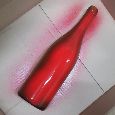 peinture rouge pour faire bouteille de Noël