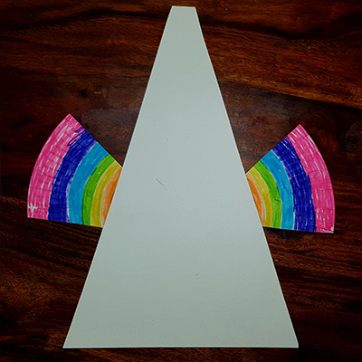 triangle pour le corps de la licorne , et collage des ailes de l'alicorne
