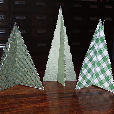 création sapins de Noël en papier