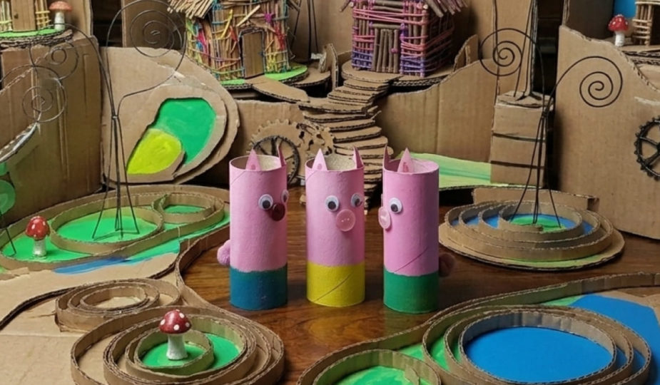 création les 3 petits cochons pour les maternelles