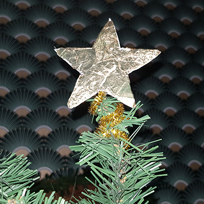 étoile de Noël dorée pour le sapin