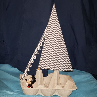 creation enfant bateau avec boite à oeufs