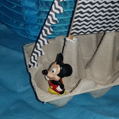figurine Mickey sur bateau