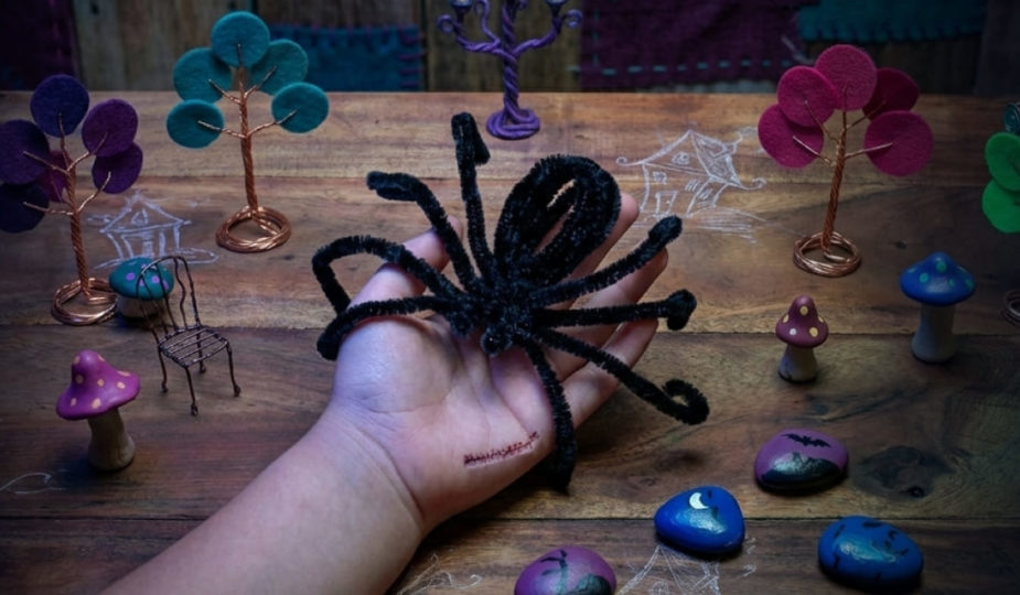 DIY araignée halloween avec fil chenille