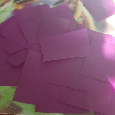 découpe carré feuille de soie violette