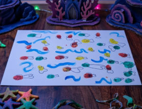 Peinture au doigt banc de poissons