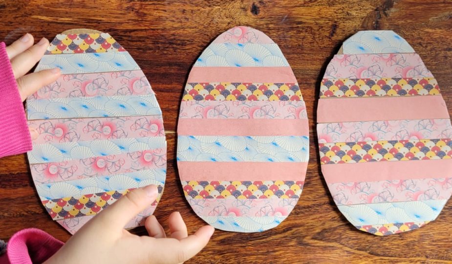 La création d'un oeuf de Pâques en carton personnalisé avec des bandes de papier