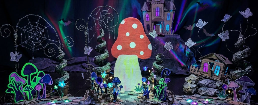 création avec l'enfant champignon en carton