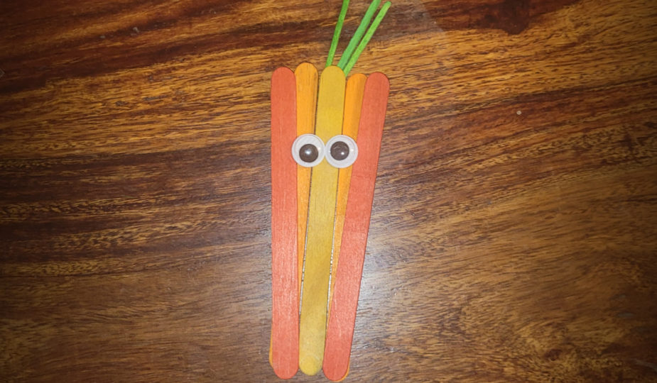 création carotte avec bâtonnets en bois