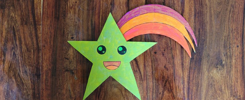 décoration étoile filante en carton, chambre enfant