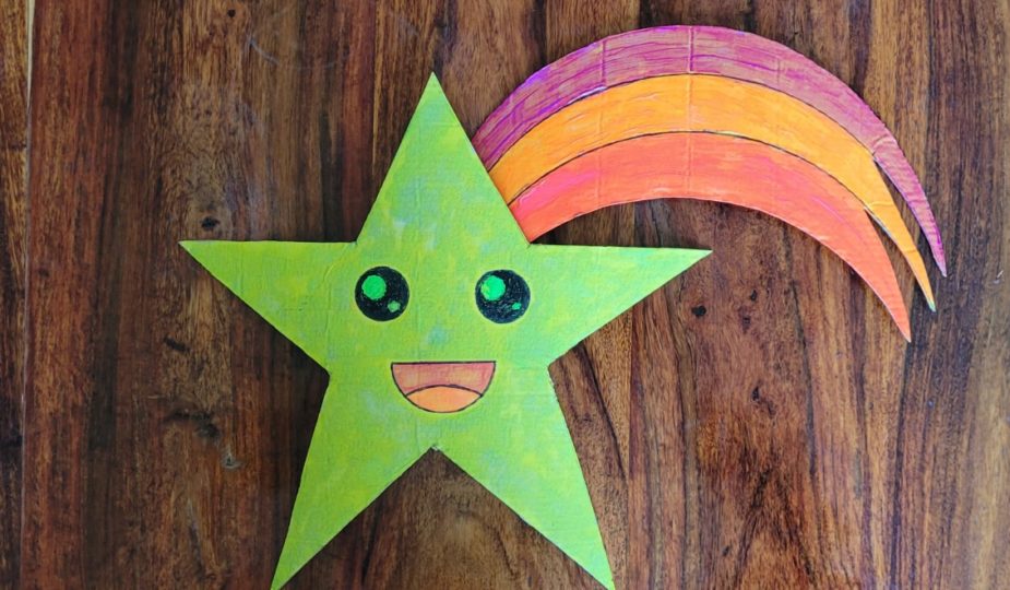 décoration étoile filante en carton, chambre enfant