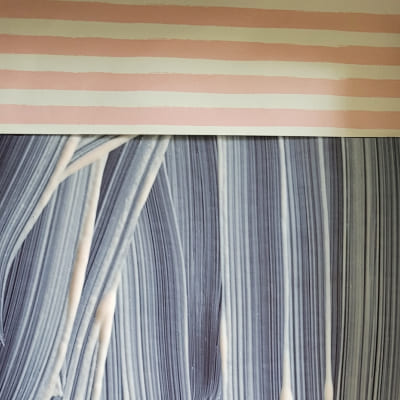 papiers roses vernis colle